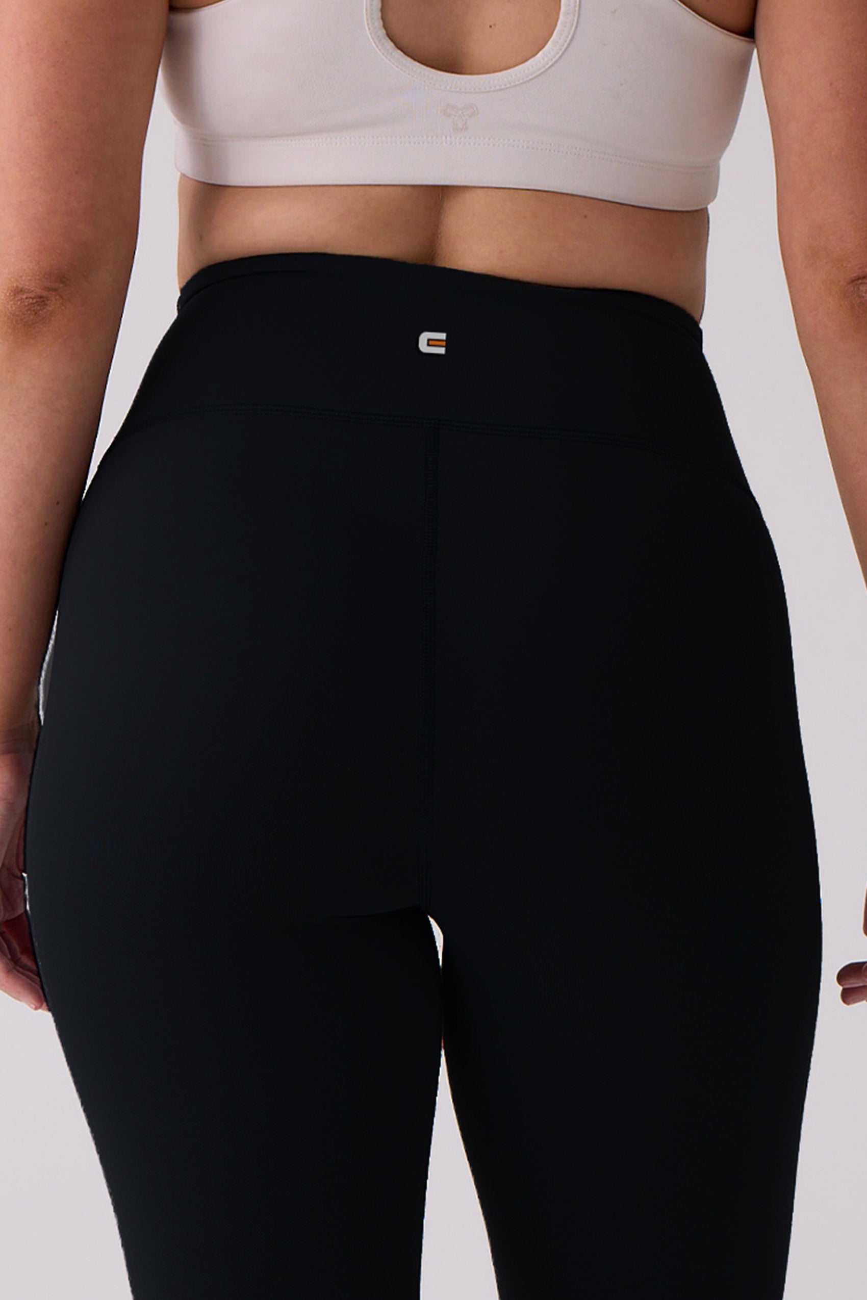 Essentials 7/8 Pocket Leggings