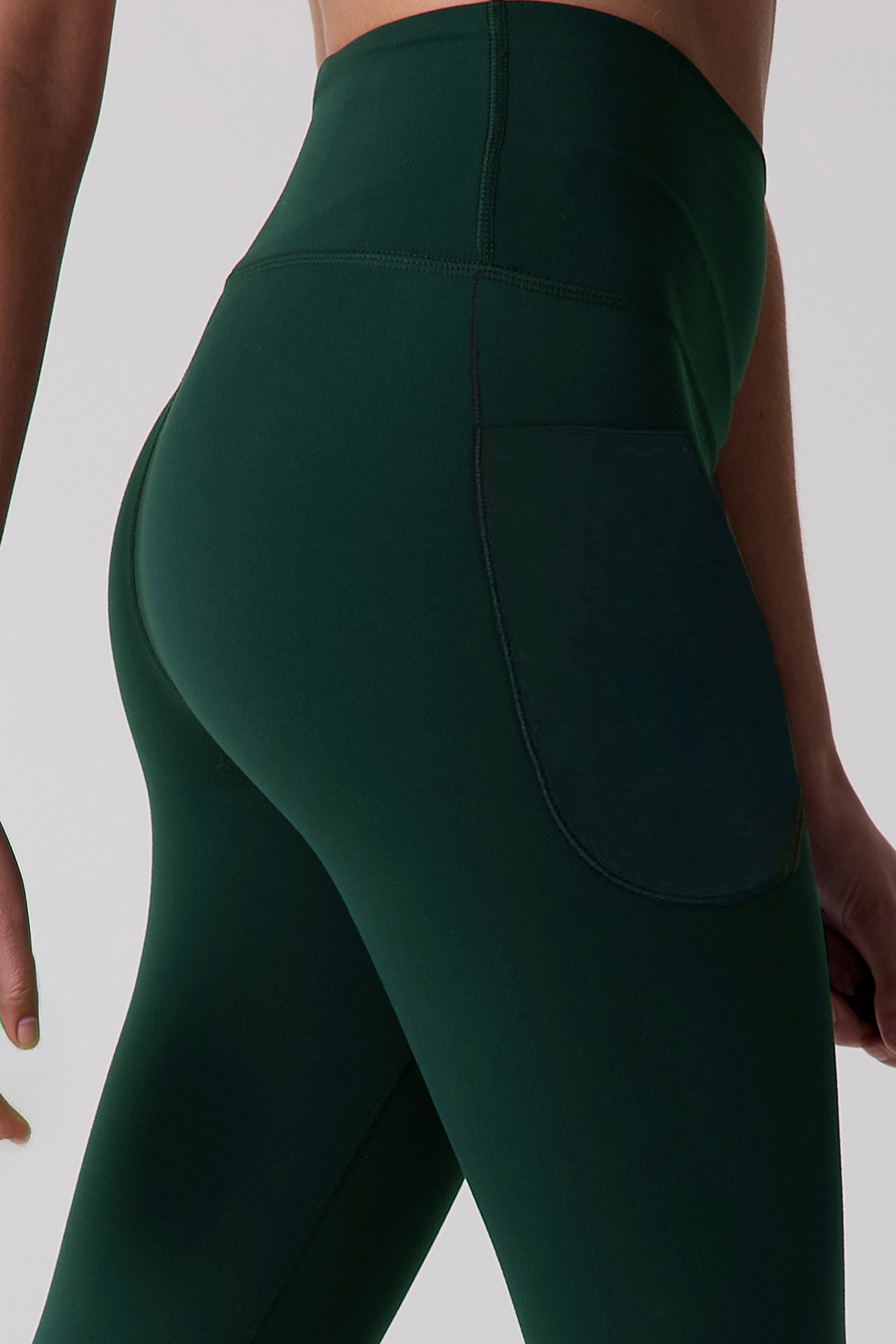 Essentials 7/8 Pocket Leggings