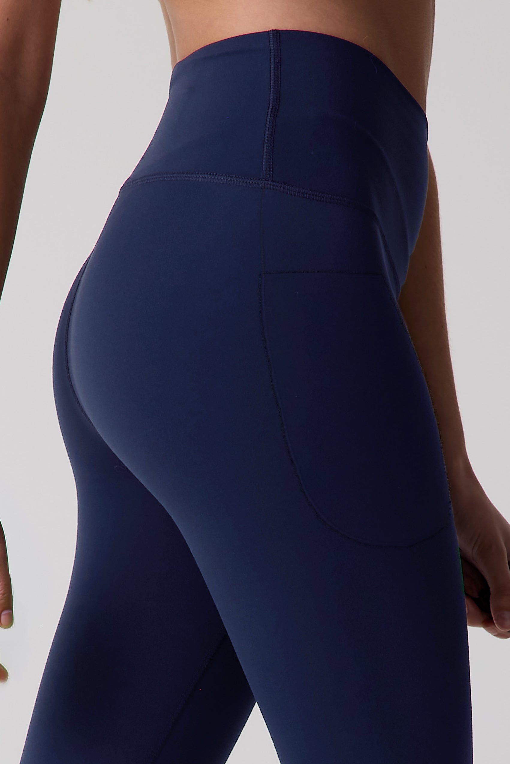 Essentials 7/8 Pocket Leggings